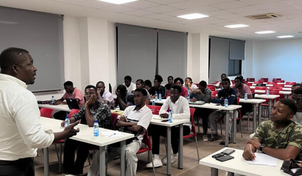Universidades de Guinea Ecuatorial impulsan el emprendimiento estudiantil en turismo sostenible con el Programa de Formación en Emprendimiento “Emprende tu negocio”